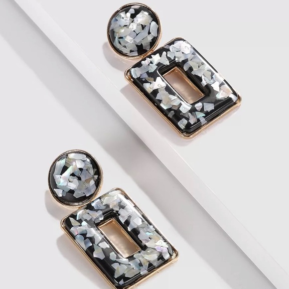 Geometric shell earrings - Picture 3 of 5